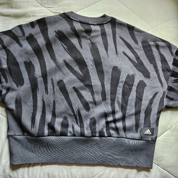 ADIDAS Sportswear Future icons Feel Fierce Graphic Sweatshirt Tiger Large NWT - Picture 11 of 14
